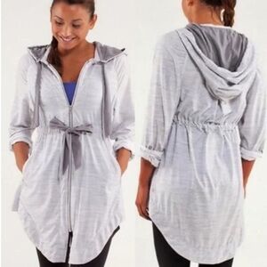 Lululemon Rejuvenate Jacket – Heathered Light Grey – Size 4